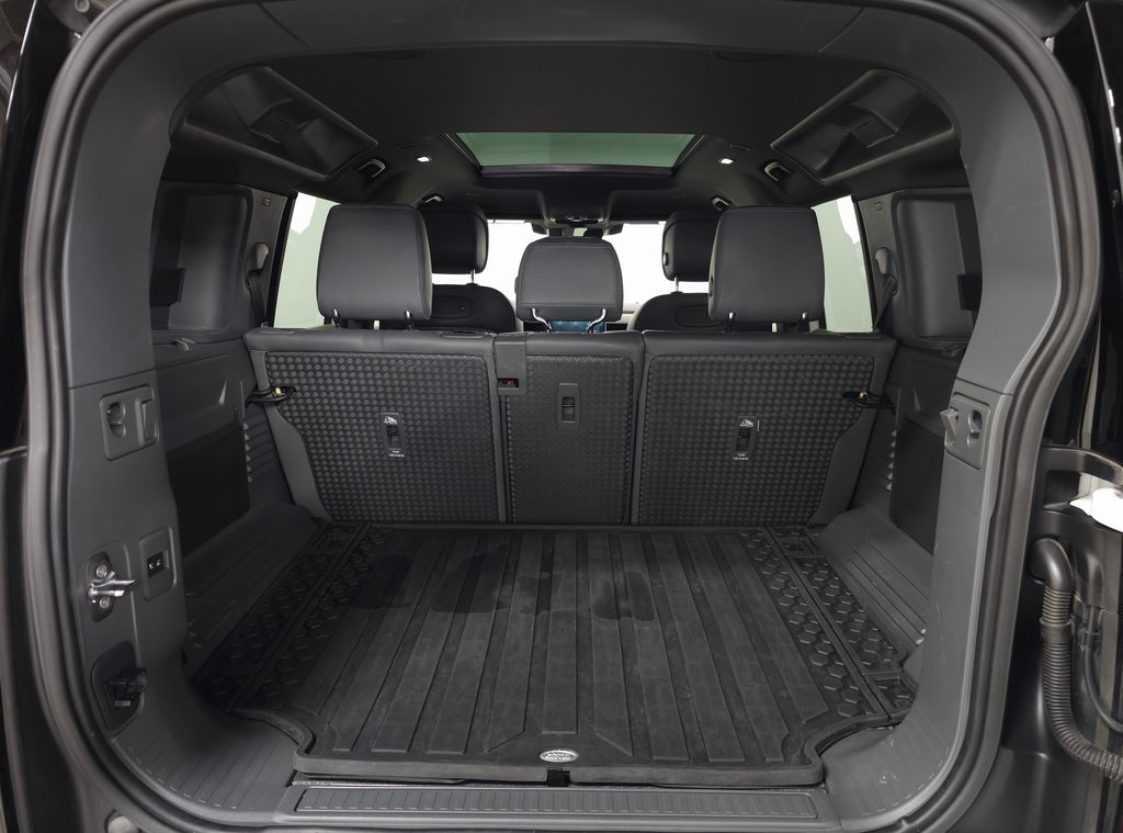2022 Land Rover Defender 110 X-Dynamic HSE photo 4