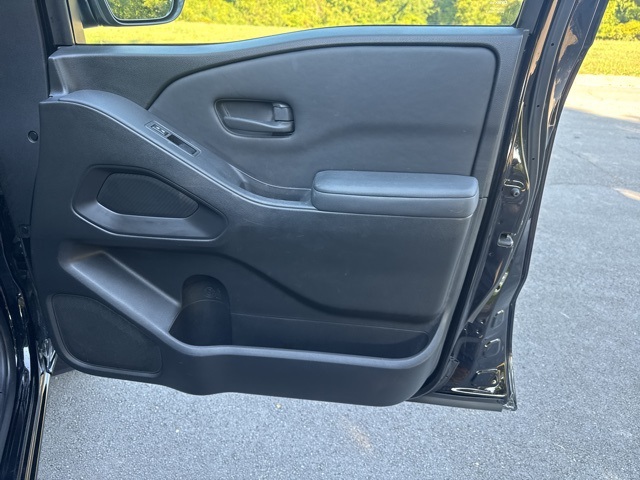 2022 Nissan Frontier S photo 9