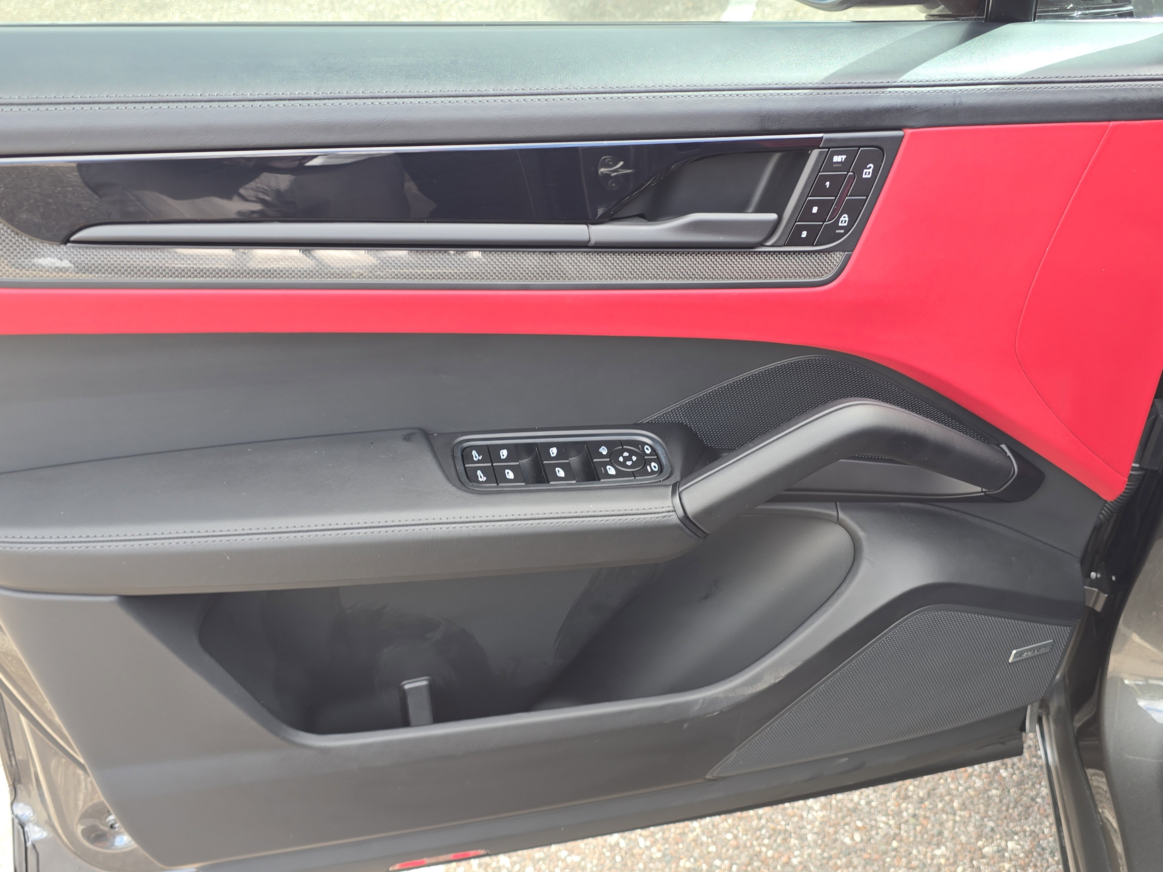 2025 Porsche Cayenne GTS photo 3