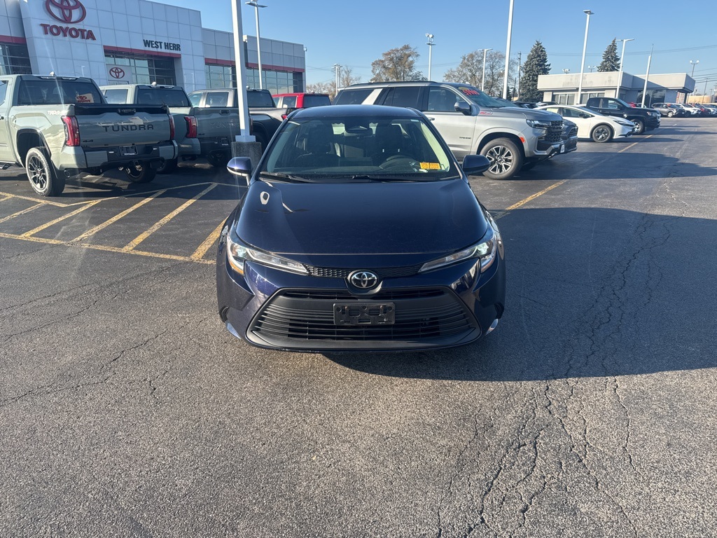2023 Toyota Corolla LE photo 2