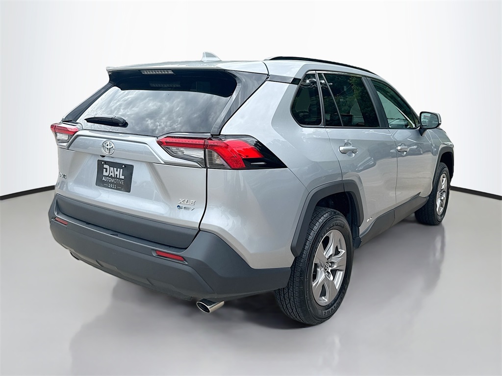2025 Toyota RAV4 Hybrid XLE photo 11