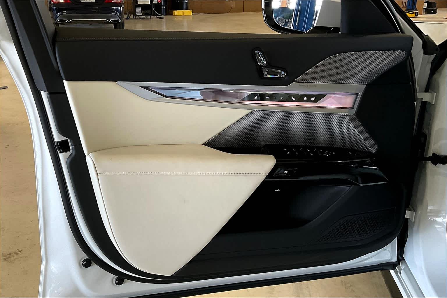 2025 Bmw 750e 750e xDrive photo 10