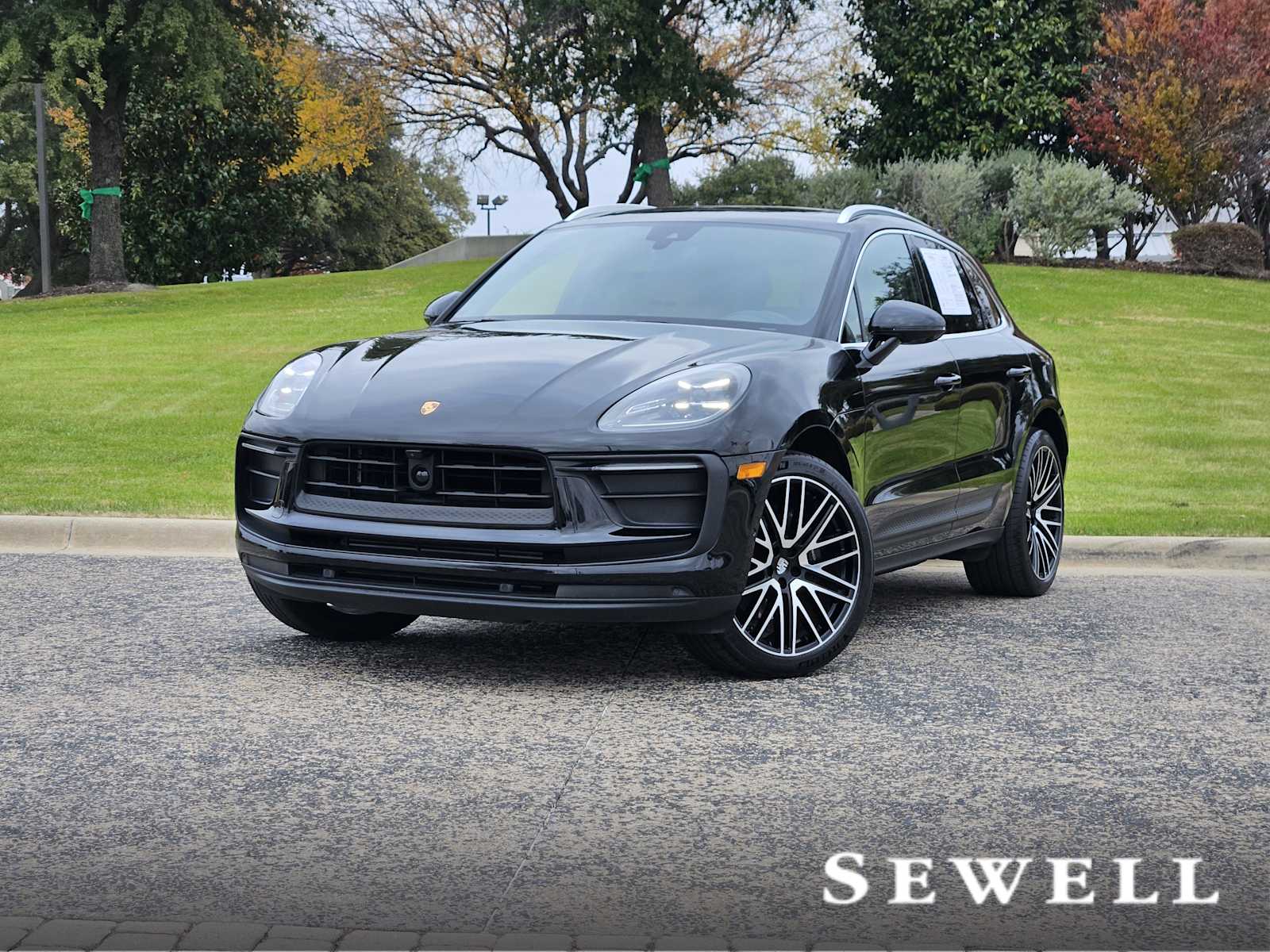 2024 Porsche Macan Base's photo