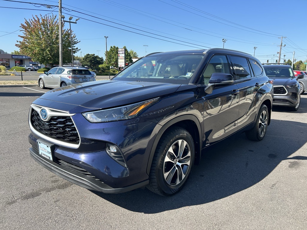 2022 Toyota Highlander Hybrid XLE photo 3