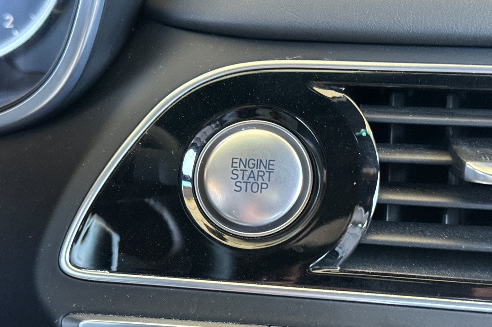 2023 Genesis G70 2.0T photo 22