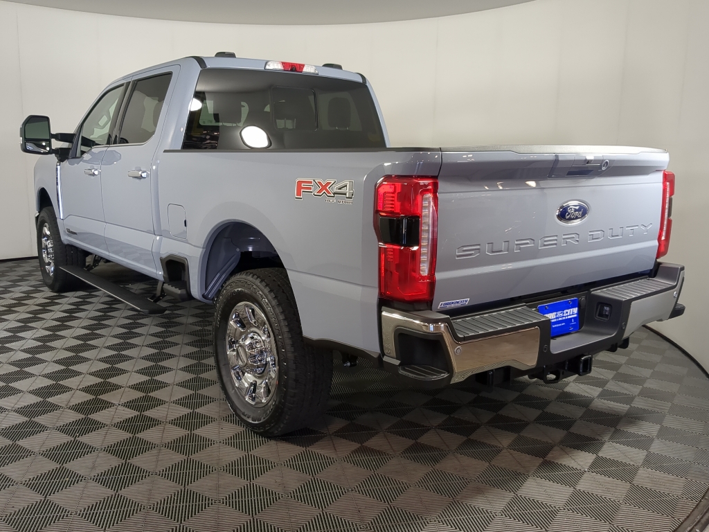 2025 Ford F-350 Lariat photo 5