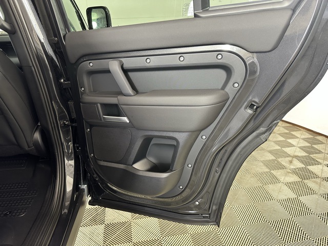 2025 Land Rover Defender 110 S photo 20