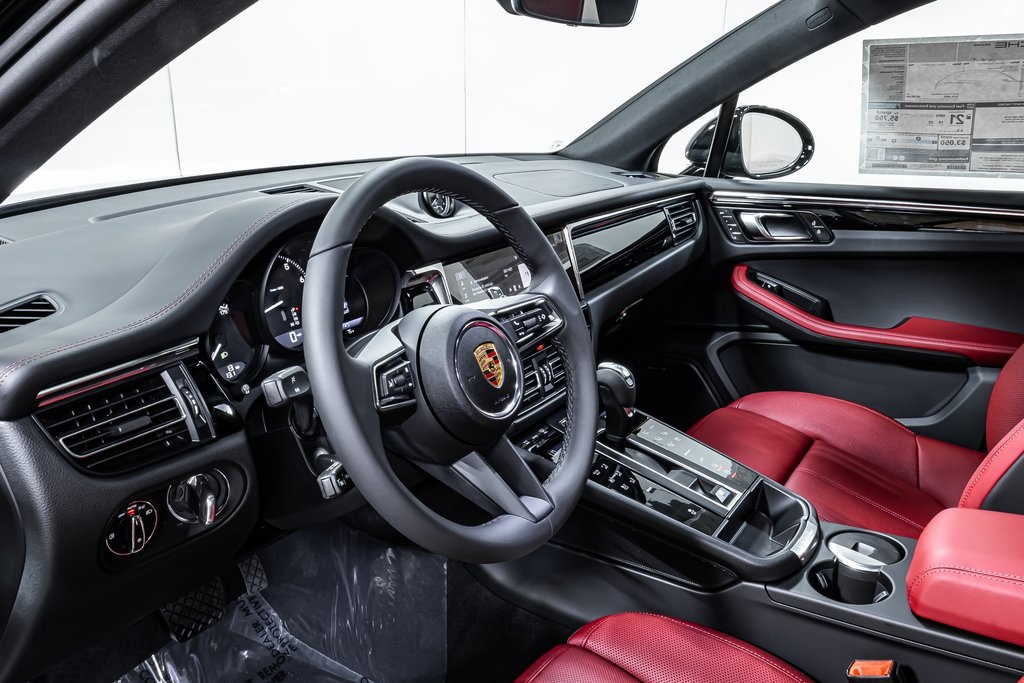 2025 Porsche Macan T photo 4