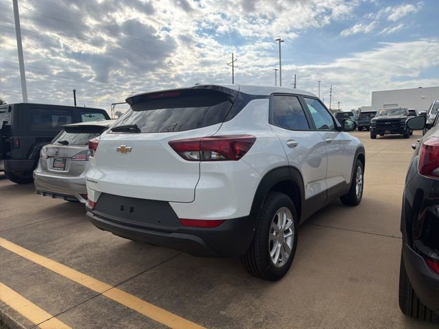 2026 Chevrolet Trailblazer LS photo 3