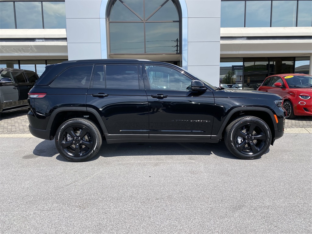 2025 Jeep Grand Cherokee Limited photo 4