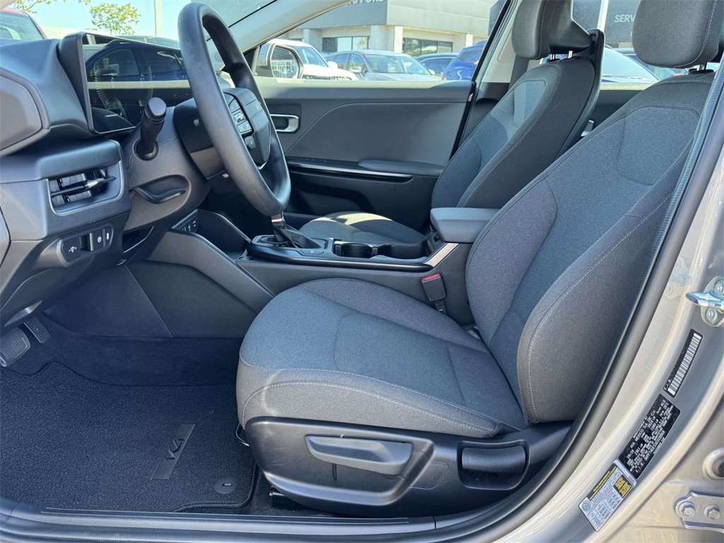 2025 Kia K4 LXS photo 12