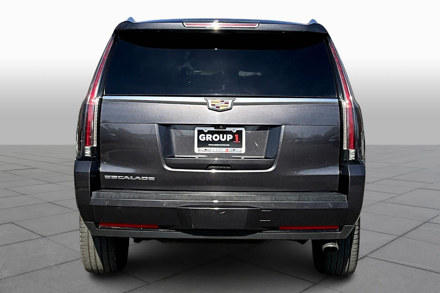 2018 Cadillac Escalade Luxury photo 4