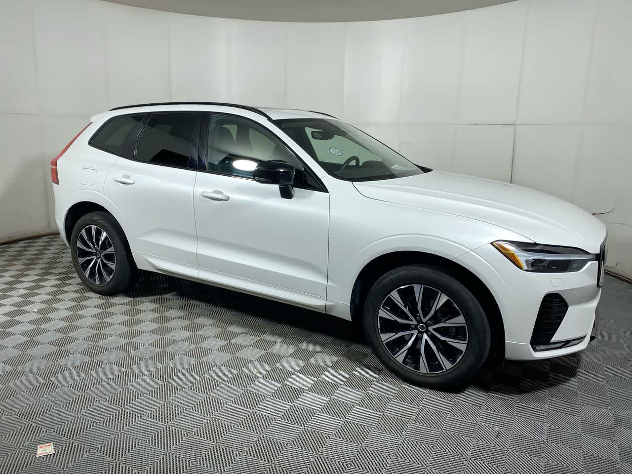 2024 Volvo XC60 Core photo 15