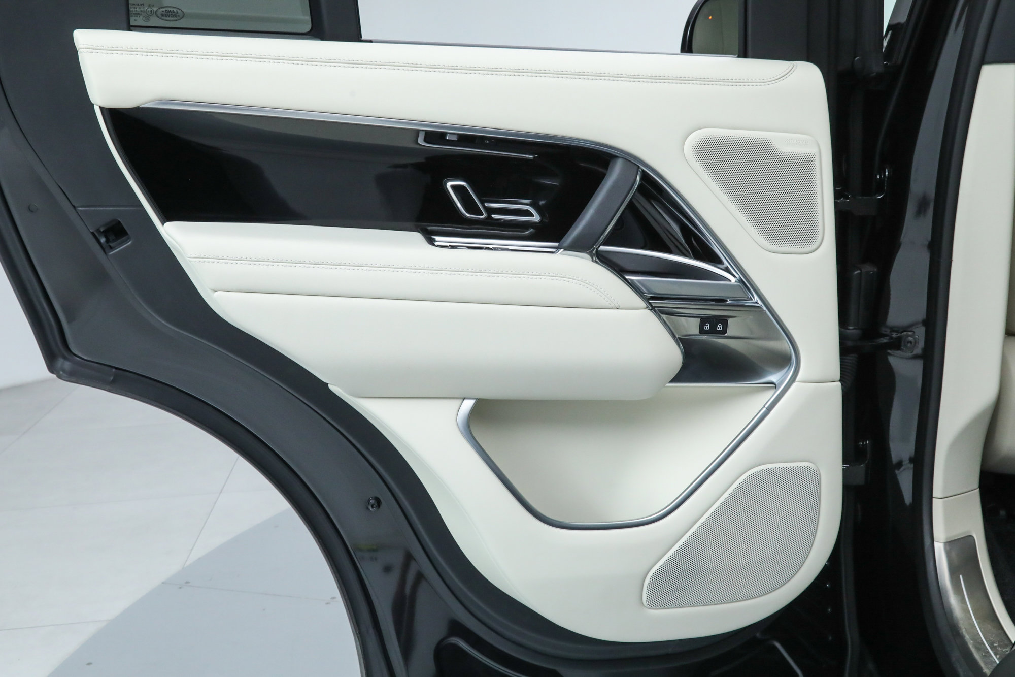 2024 Land Rover Range Rover SE photo 26