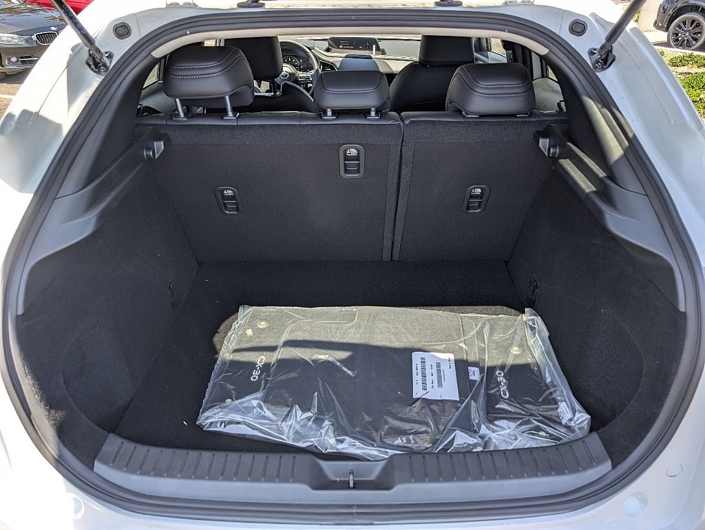 2025 Mazda CX-30 2.5 S Preferred photo 9