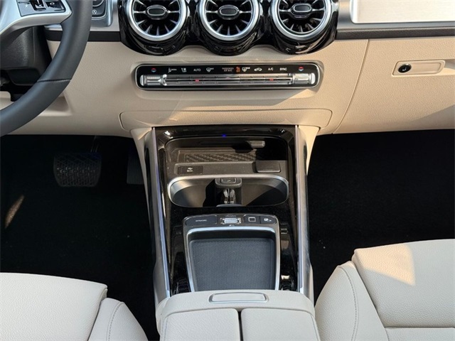 2025 Mercedes Benz GLB 250 4MATIC photo 11