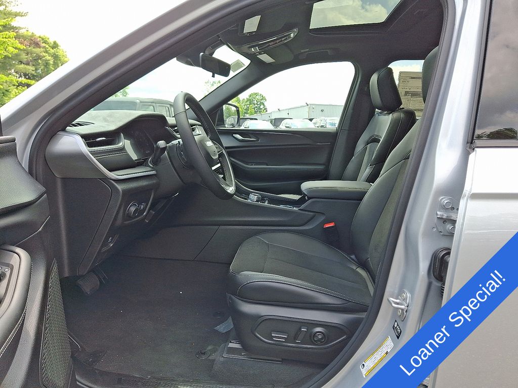 2025 Jeep Grand Cherokee Altitude X photo 4