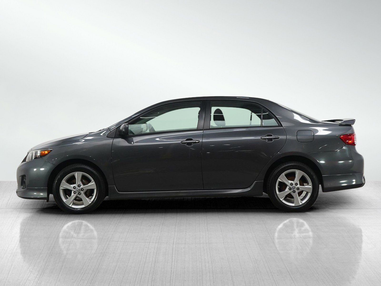 Used 2013 Toyota Corolla S with VIN 2T1BU4EE0DC992533 for sale in Burnsville, Minnesota