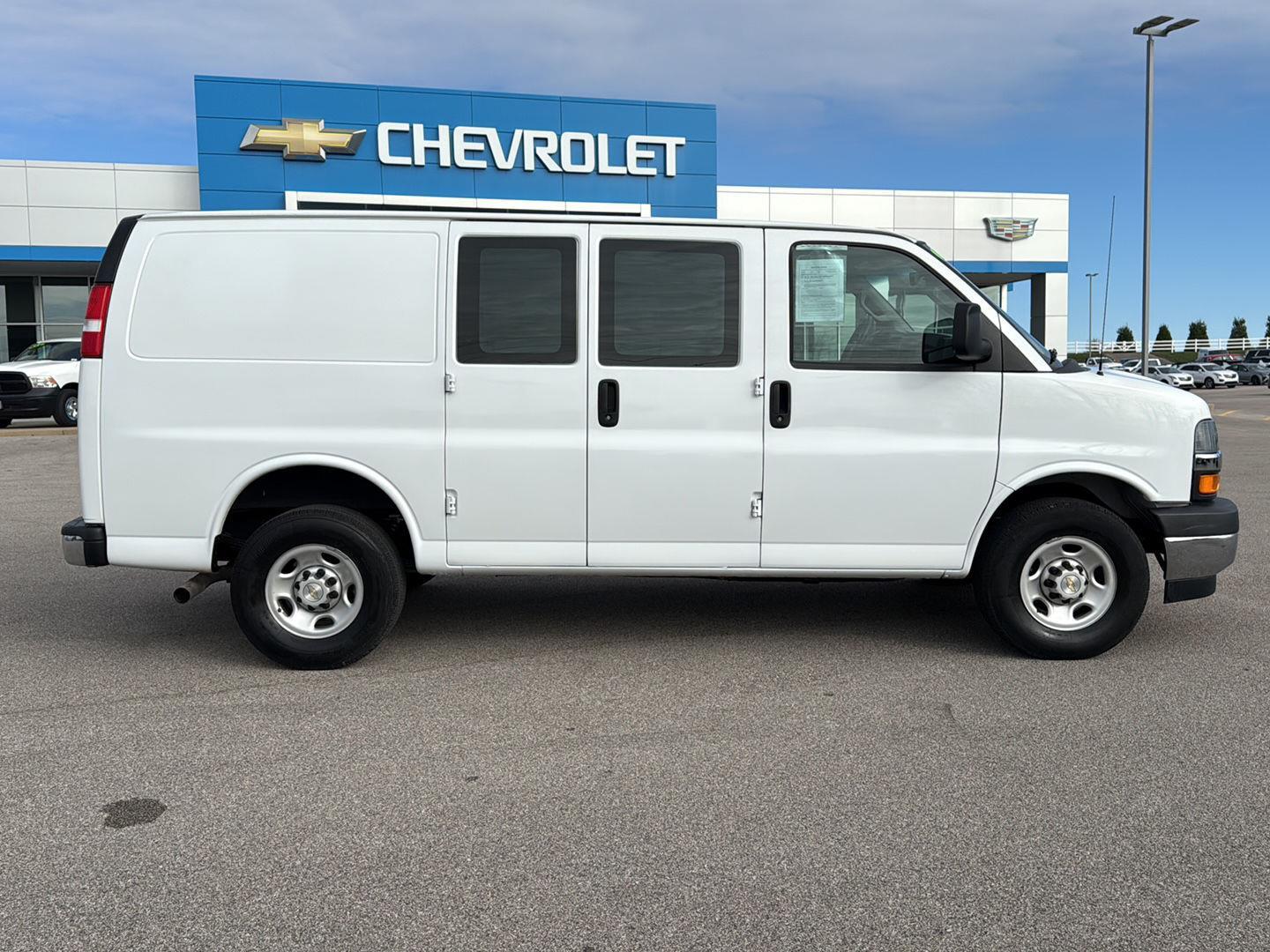 2023 Chevrolet Express Cargo Van 2500 photo 4