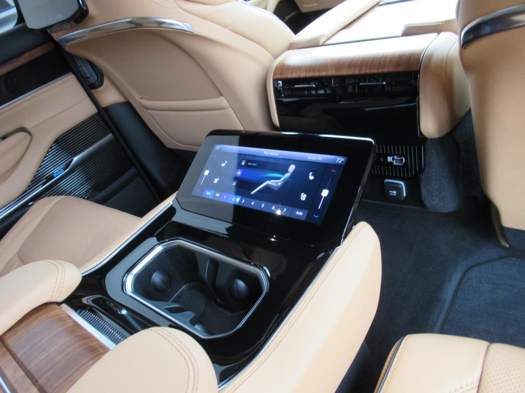 2024 Jeep Grand Wagoneer III photo 28