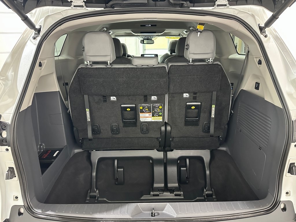 2024 Toyota Sienna XLE photo 35
