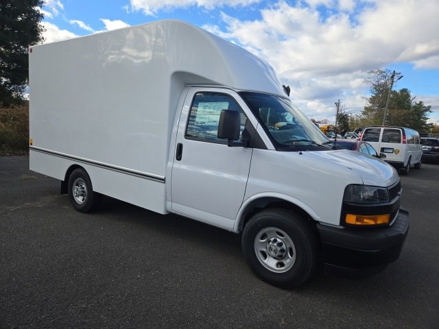2025 Chevrolet Express Cutaway Base's photo