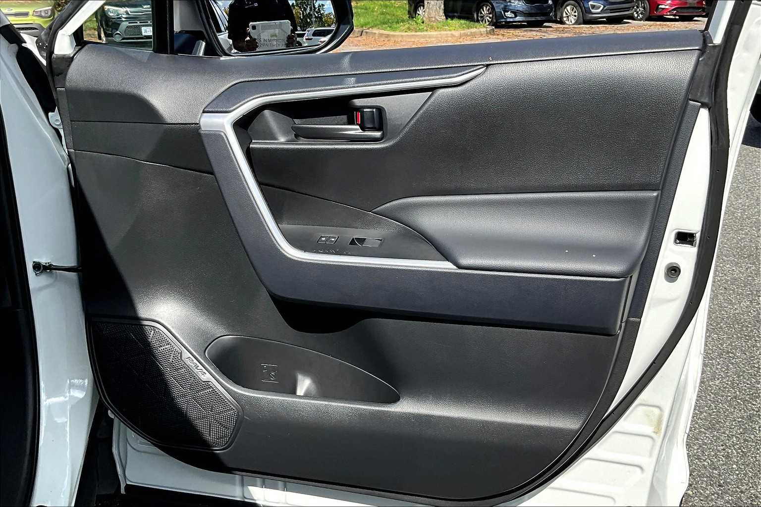 2024 Toyota RAV4 LE photo 20