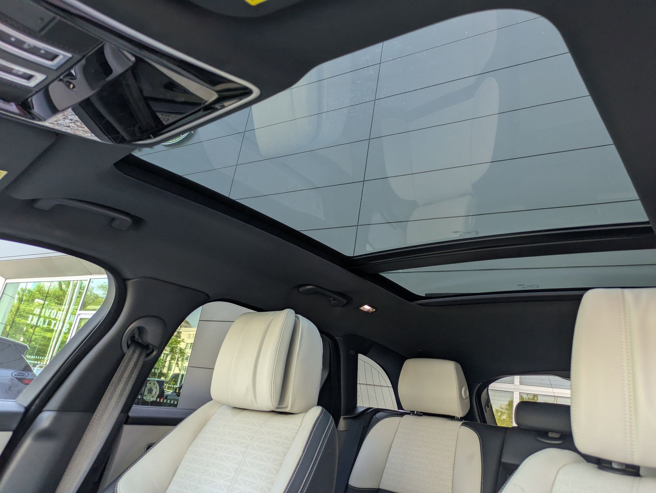 2020 Land Rover Range Rover Velar R-Dynamic HSE photo 24