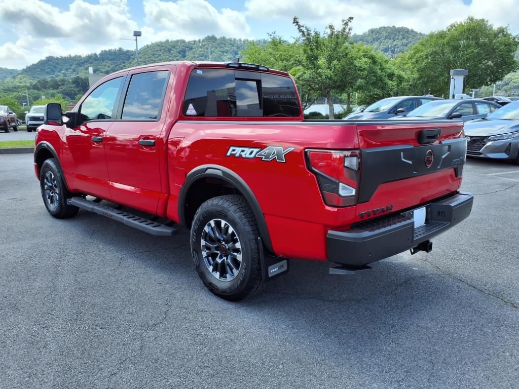 2024 Nissan Titan PRO-4X photo 3