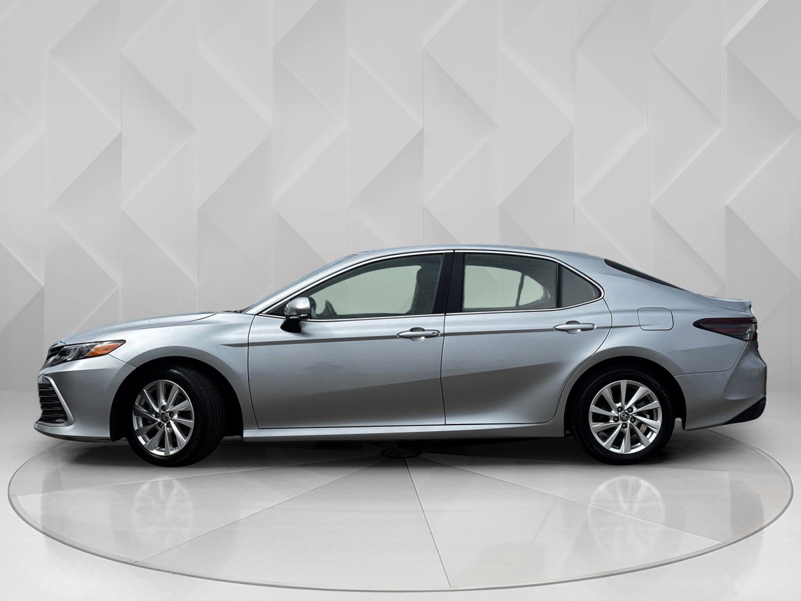 2023 Toyota Camry LE photo 2
