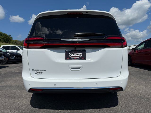 2026 Chrysler Pacifica photo 14