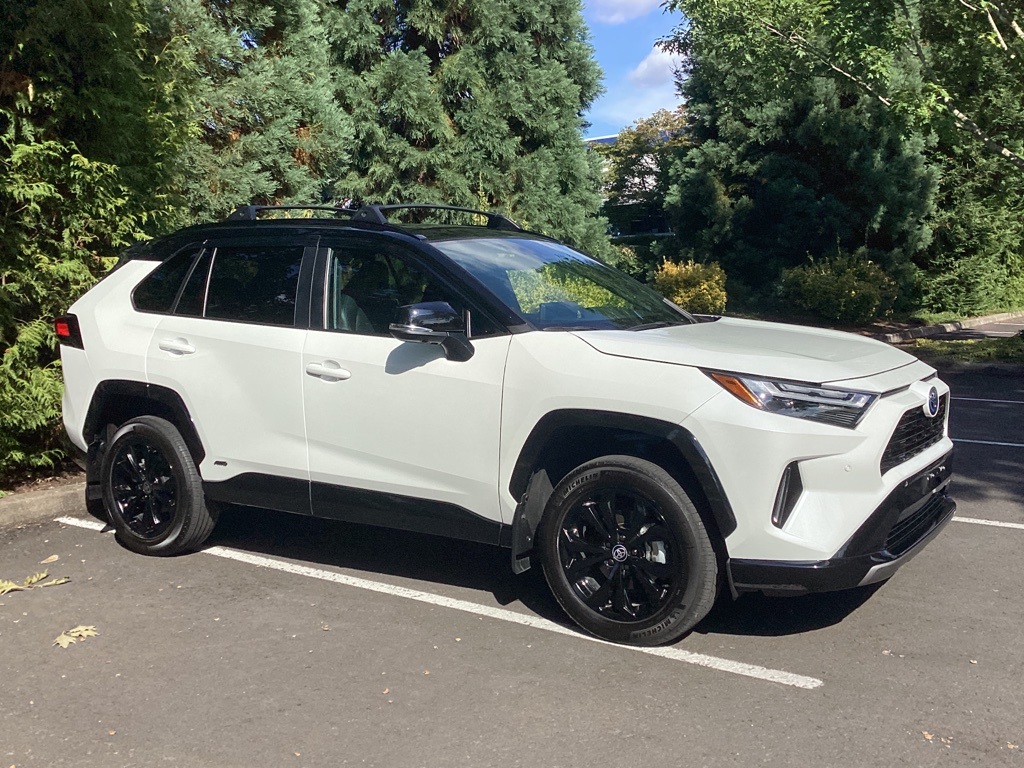2023 Toyota RAV4 Hybrid XSE photo 3