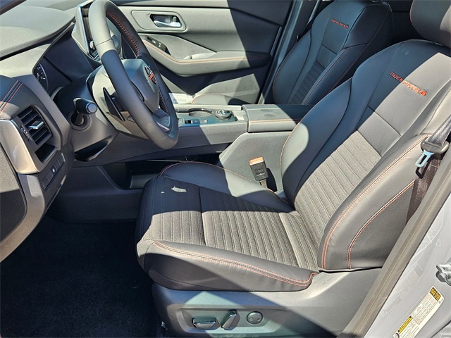 2026 Nissan Rogue SV photo 4