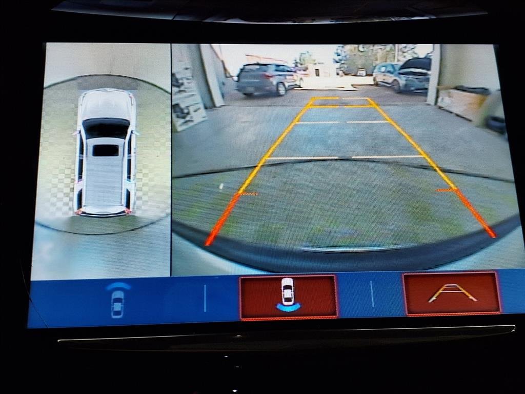 2020 Cadillac Escalade Premium Luxury photo 4