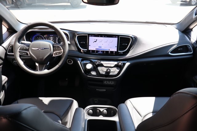 2025 Chrysler Pacifica photo 42
