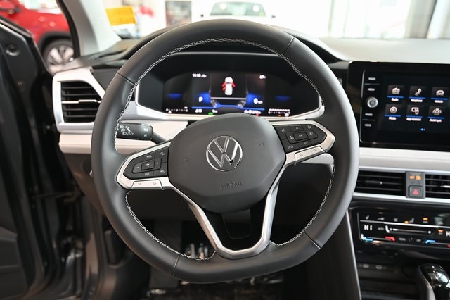 2025 Volkswagen Taos SE photo 3