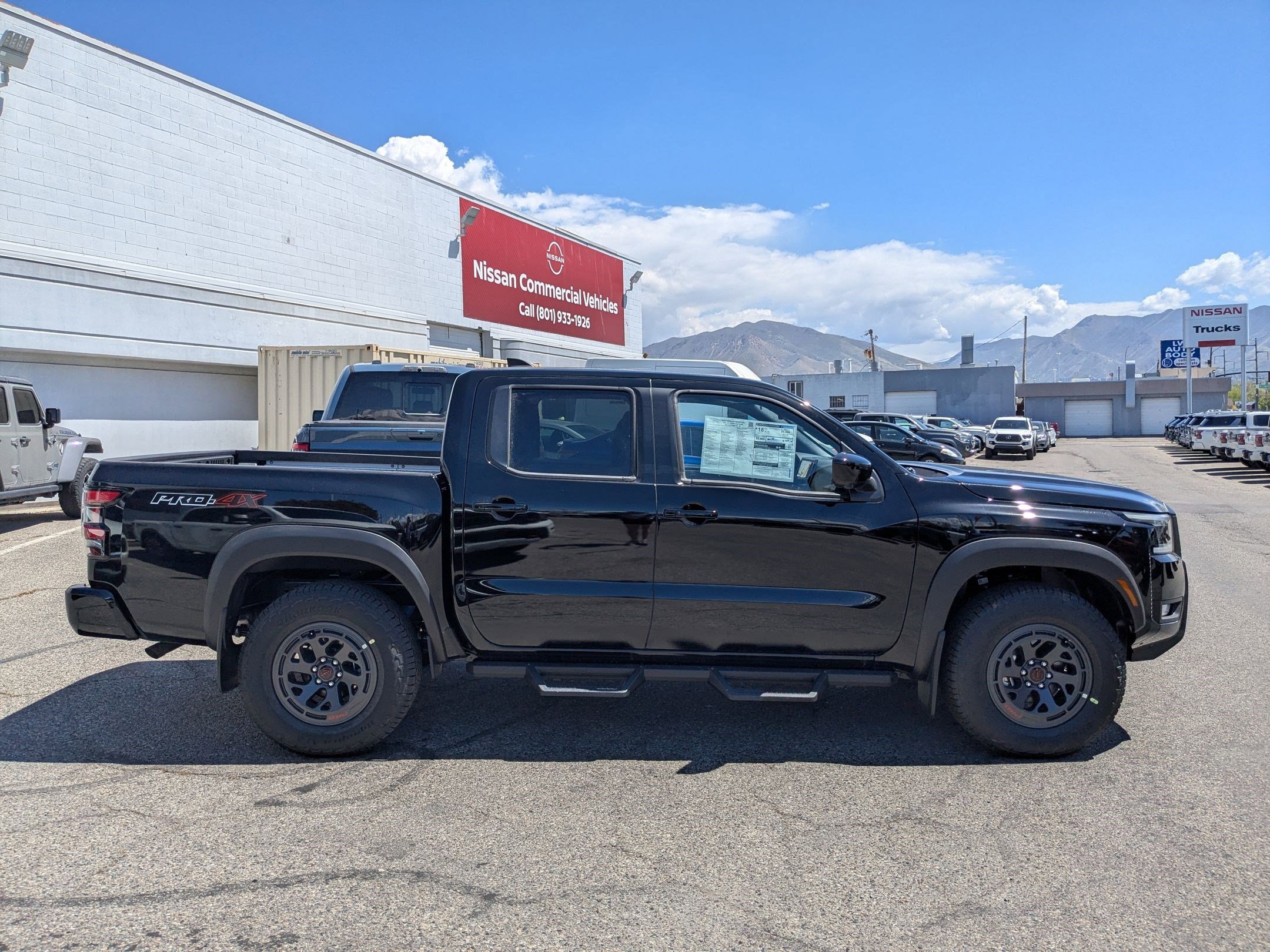 2025 Nissan Frontier PRO-4X photo 2