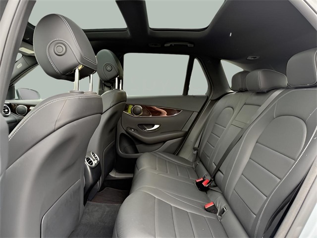 2022 Mercedes Benz GLC 300 4MATIC photo 2