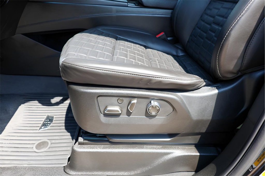 2023 Cadillac Escalade ESV Sport Platinum photo 17