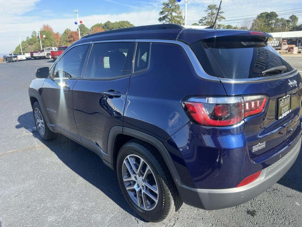 2020 Jeep Compass Latitude photo 2