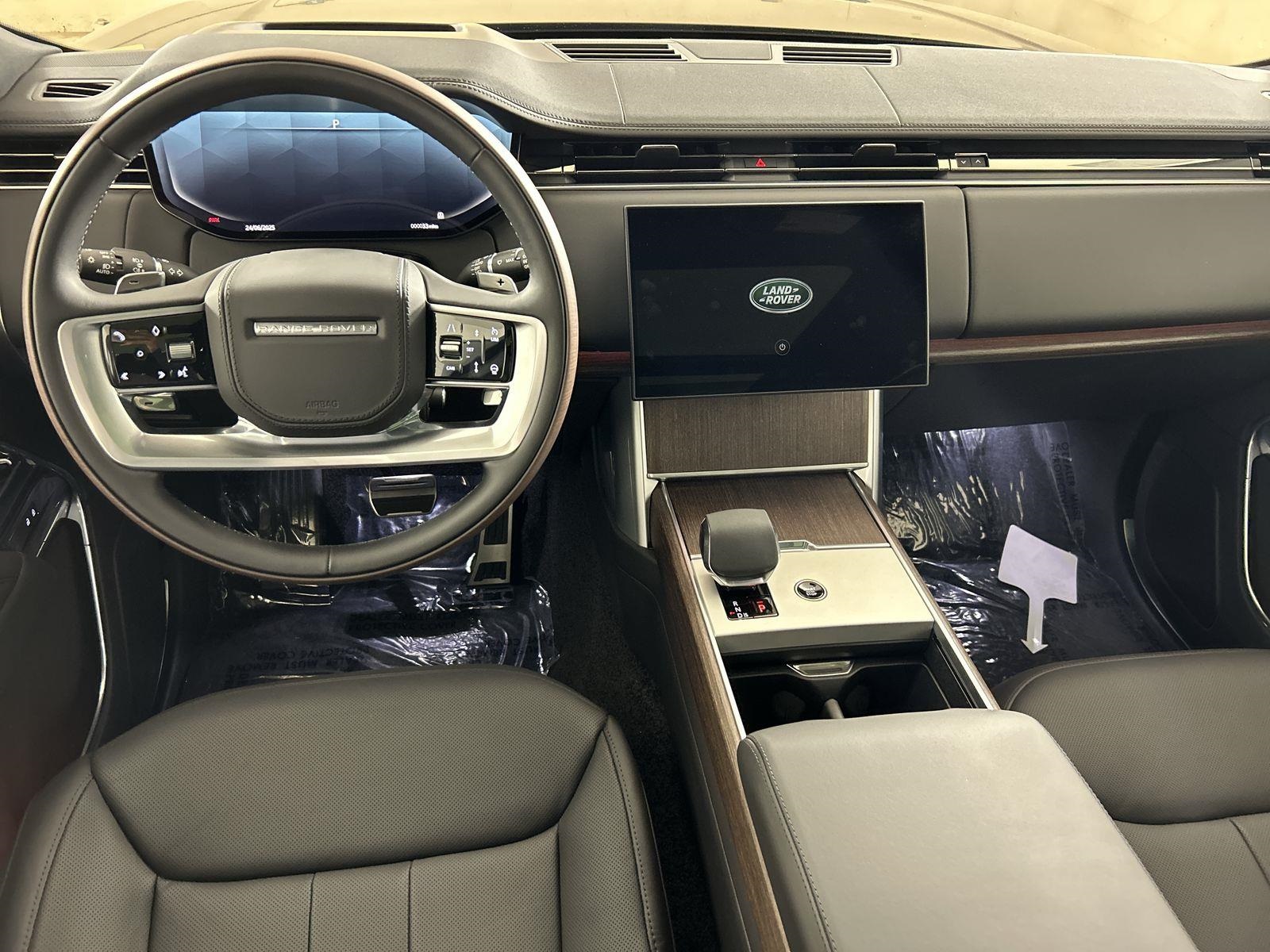 2025 Land Rover Range Rover SE photo 9