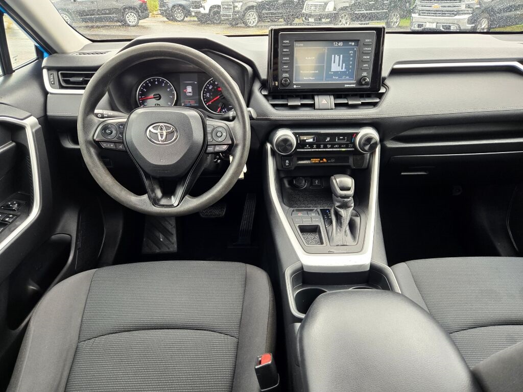 2021 Toyota RAV4 LE photo 14