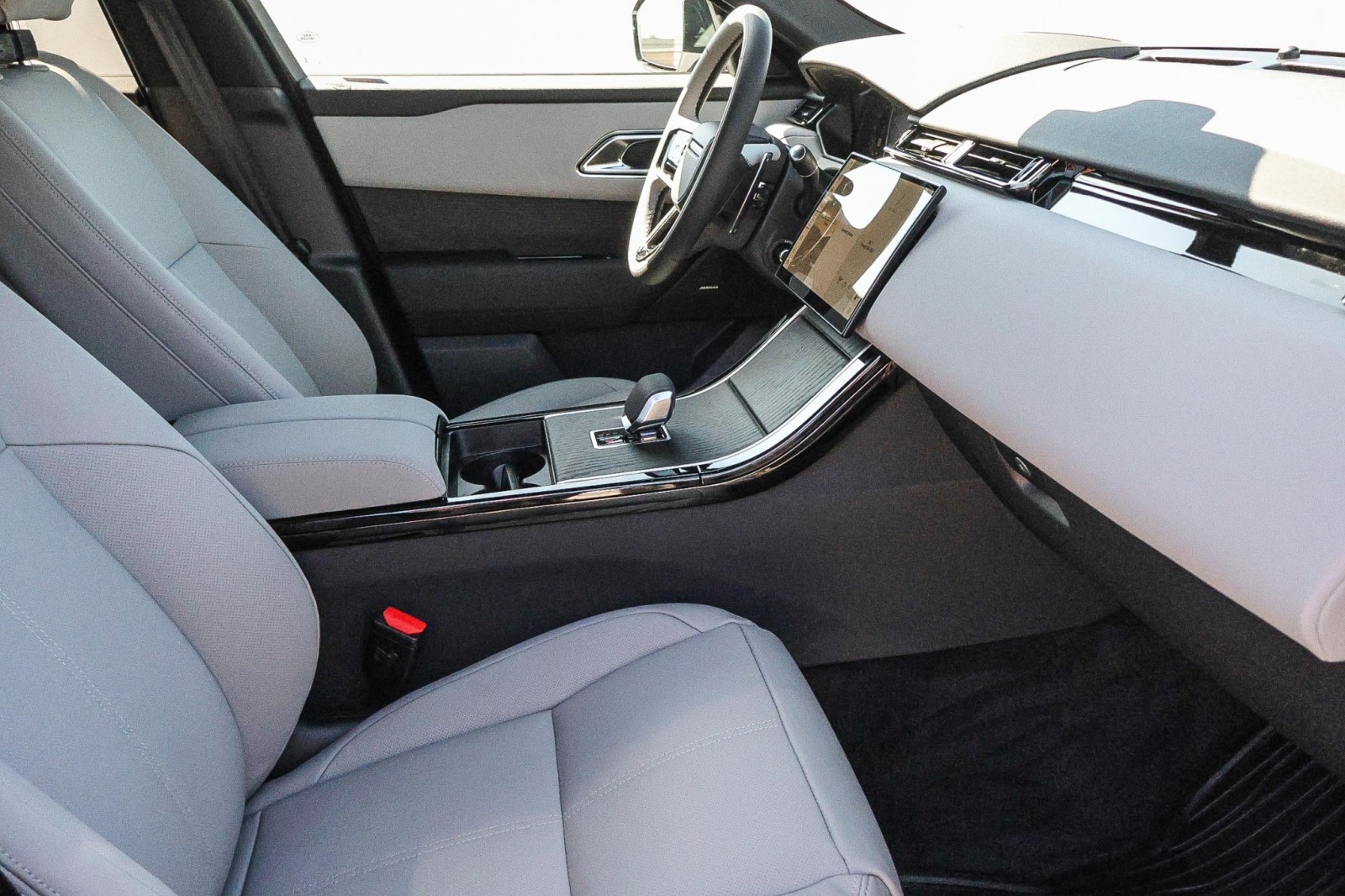 2026 Land Rover Range Rover Velar S photo 12