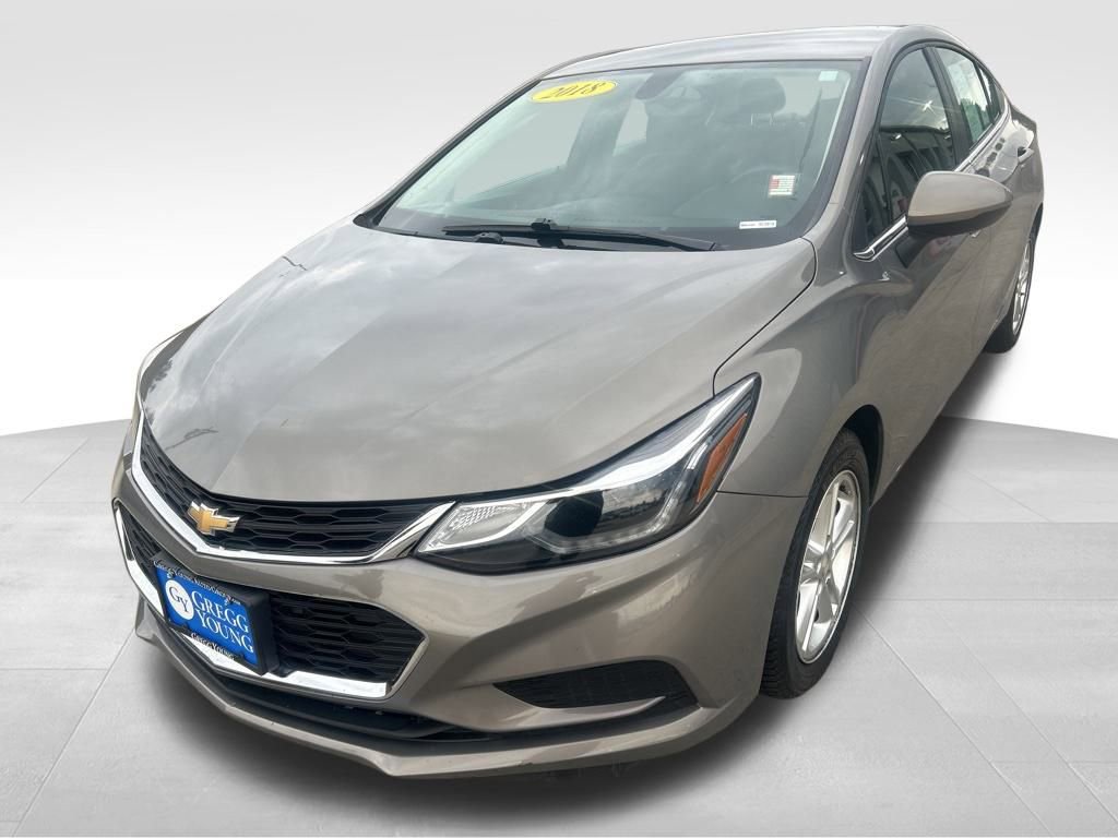 2018 Chevrolet Cruze LT photo 2