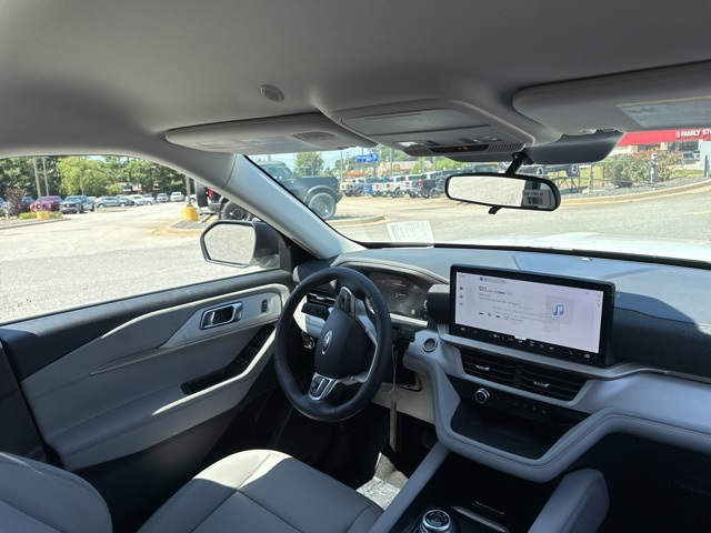2025 Ford Explorer photo 17