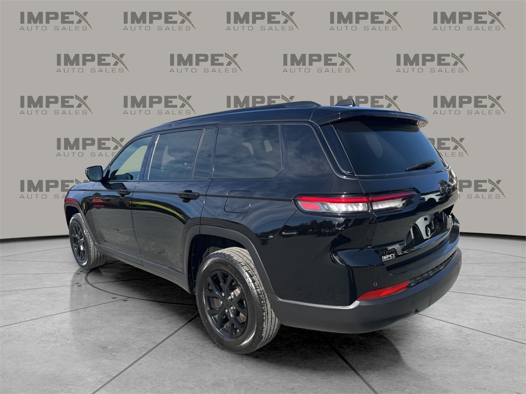 2024 Jeep Grand Cherokee Altitude photo 2