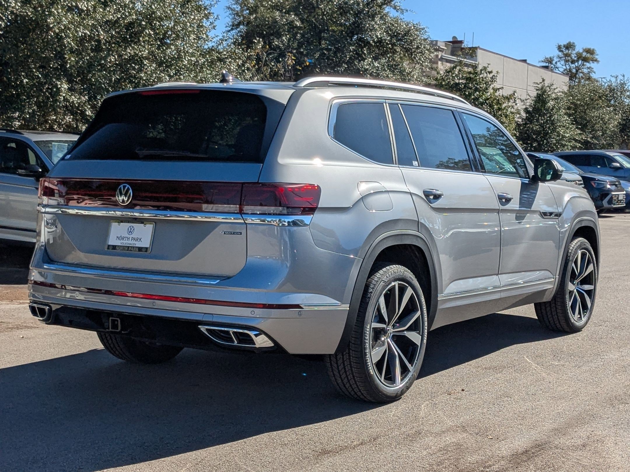 2026 Volkswagen Atlas SEL Premium R-Line photo 2
