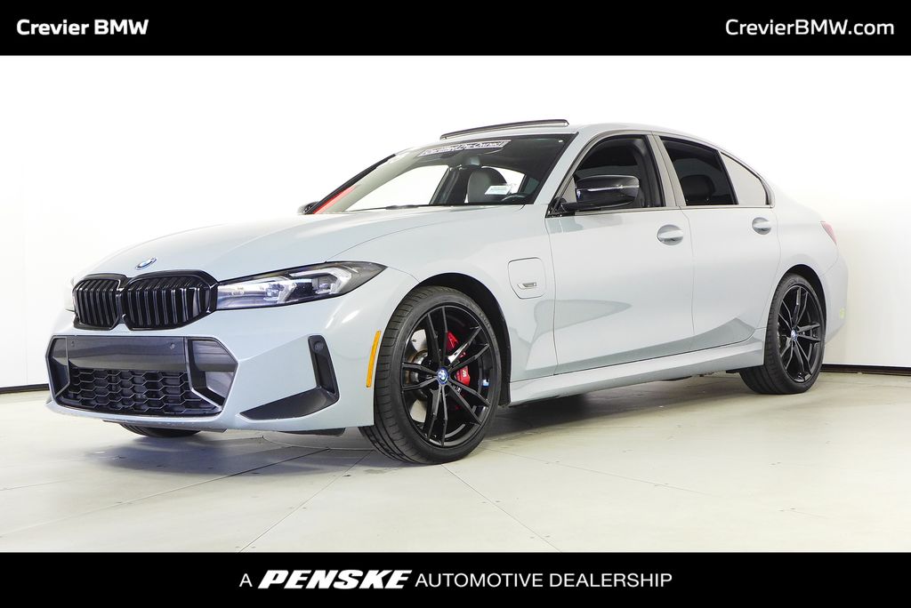2023 BMW 3 Series 330e's photo