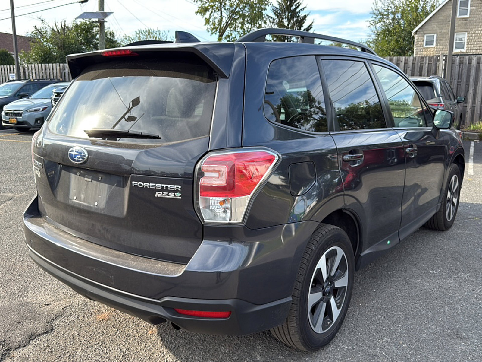 2017 Subaru Forester Premium photo 2