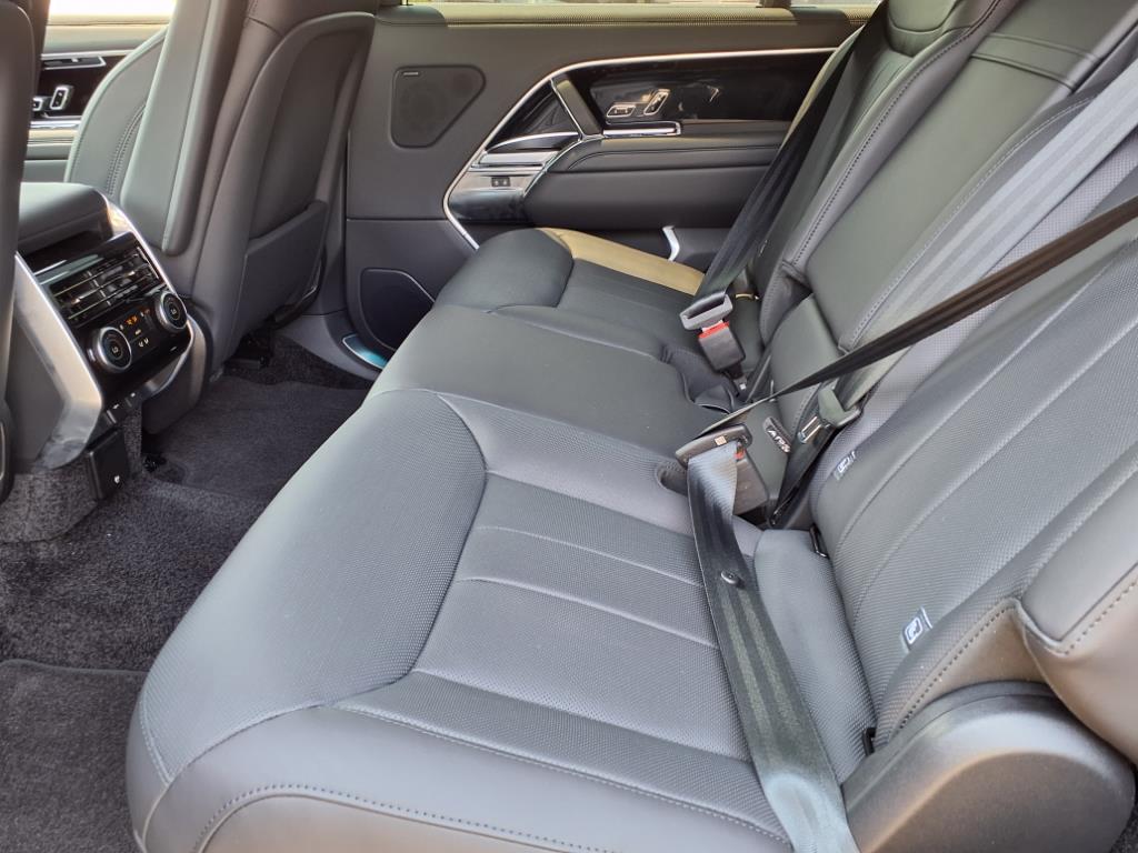 2025 Land Rover Range Rover SE photo 5